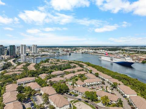 1109 Normandy Trace Road #1109, Tampa FL - photo 17 of 25