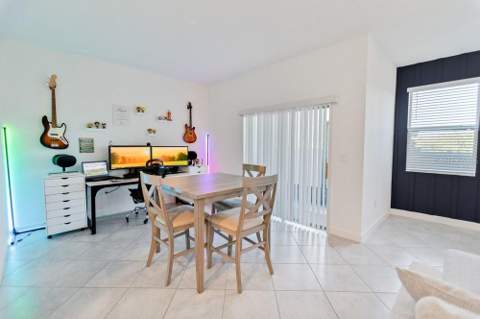 8241 Corner Pine Way, New Port Richey FL - photo 10 of 33