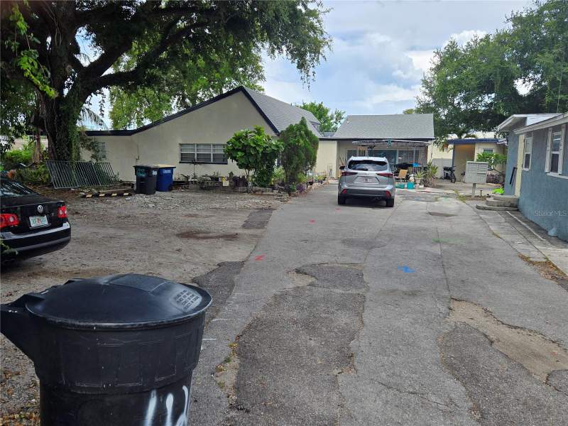 4 bedroom Single Family Residence at 1118 Harris Lane, Acre & Unrec Plat, Clearwater — photo 2