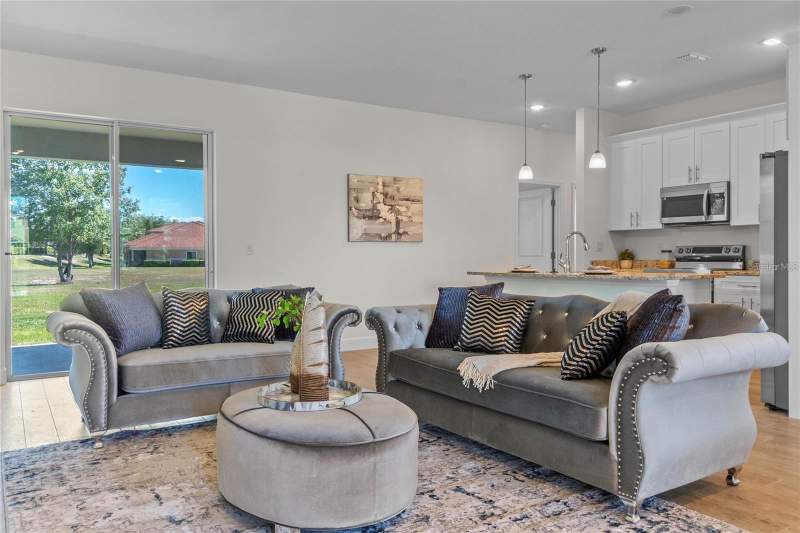 4 bedroom Single Family Residence at 409 Cinnamon Drive, Poinciana Nbrhd 03 South Village 07, Poinciana — photo 4