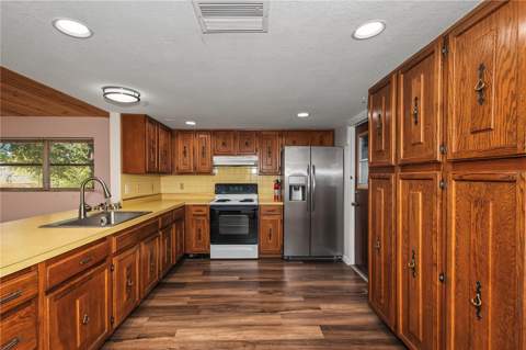 1414 W Evergreen Drive, Citrus Springs FL - photo 14 of 46