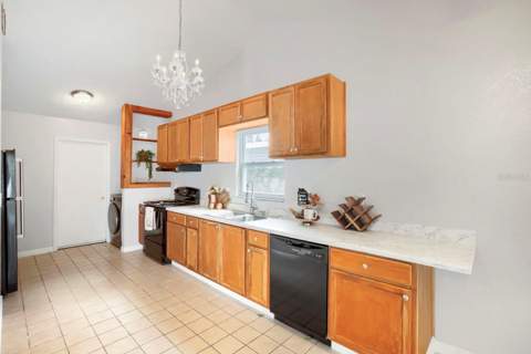 208 Flamingo Dr, Apollo Beach FL - photo 7 of 17