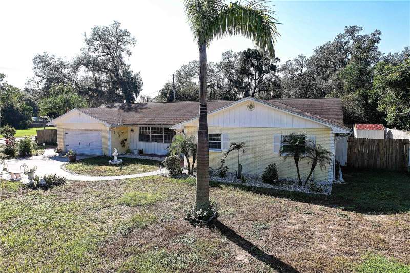 4 bedroom Single Family Residence at 519 Oakhurst Street, Oak Mont Unit 01, Brandon — photo 2