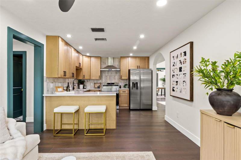 3 bedroom Single Family Residence at 6810 13th Street, Meadow Lawn 2nd Add, St Petersburg — photo 3