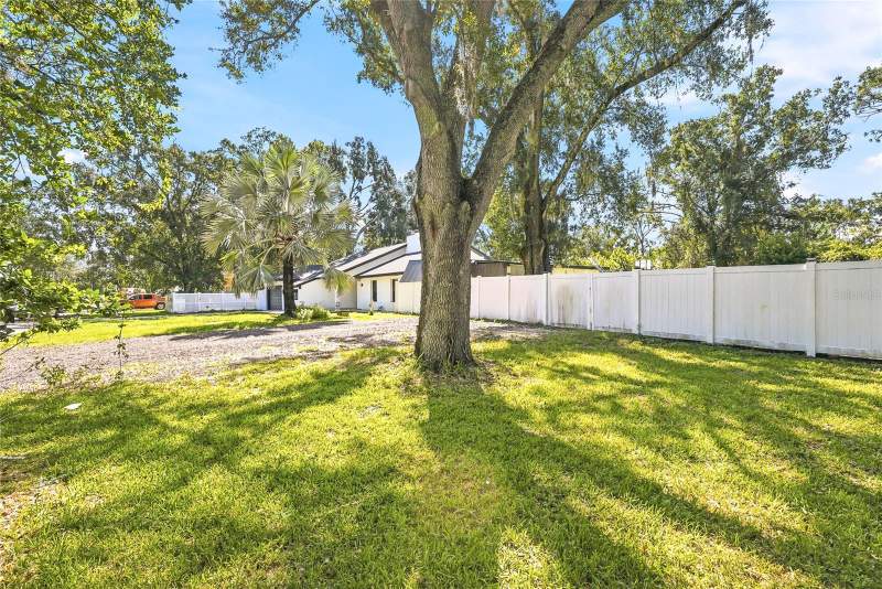 4 bedroom Single Family Residence at 12726 Barrett Drive, Pine Meadows Sub, Tampa — photo 2