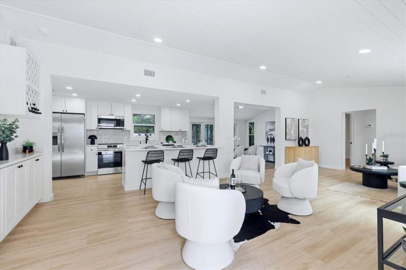 3 bedroom Single Family Residence at 512 Sante Joseph Street, Beach Park, Venice — photo 5