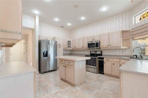 2122 Platinum Drive, Sun City Center FL - photo 13 of 55