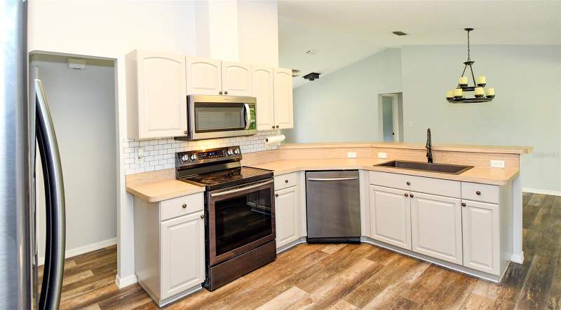 3 bedroom Single Family Residence at 12525 Pine Glen Drive, Pine Harbour Sub, Leesburg — photo 4