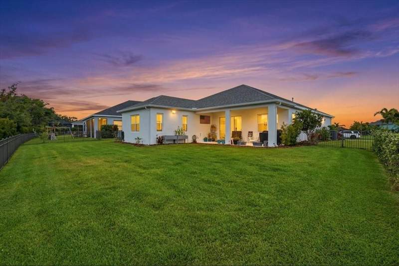 3 bedroom Single Family Residence at 13712 Old Creek Court, Canoe Creek Ph I, Parrish — photo 2