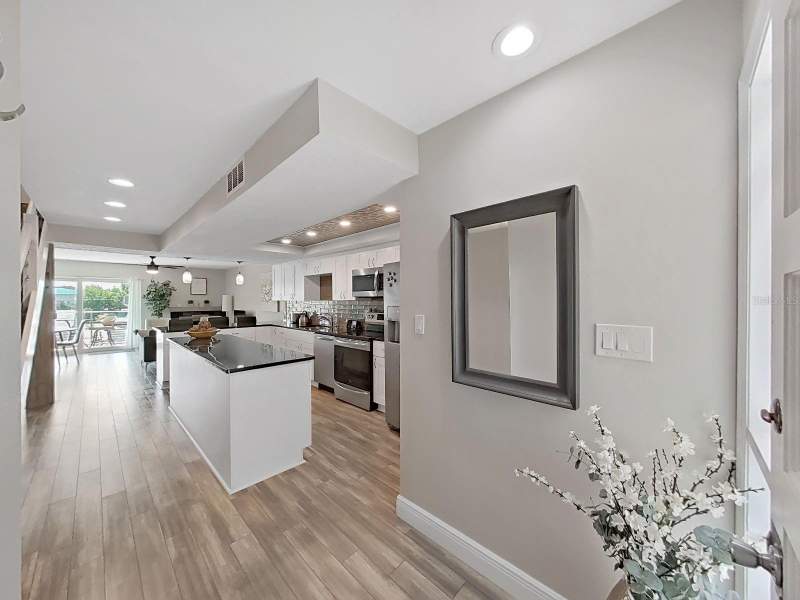 2 bedroom Townhouse at 433 S Paula Drive #18, South Paula Point Condo, Dunedin — photo 2