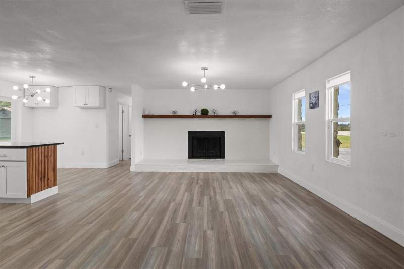 3 bedroom Single Family Residence at 8812 Oakwood Drive, Walk In Water Lake Estates Ph 01, Lake Wales — photo 5