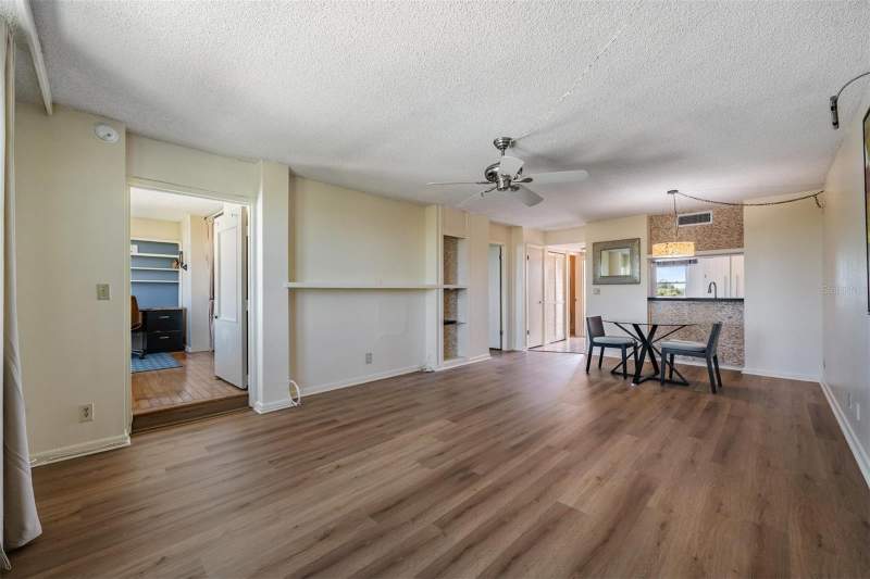 1 bedroom Condominium at 2621 Cove Cay Drive #606, Cove Cay 26-21 Village II, Clearwater — photo 5
