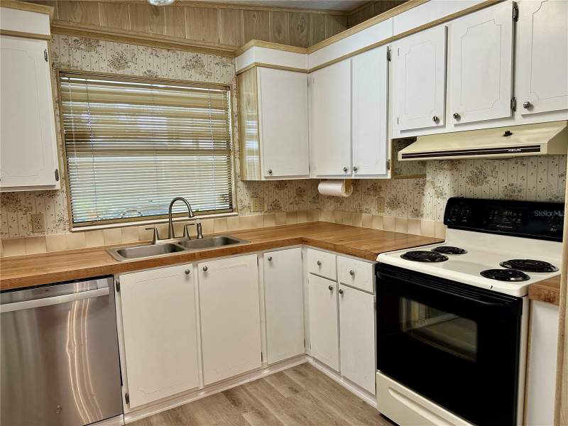 2 bedroom Manufactured Home at 322 Bass Court, Gull-Aire Village, Oldsmar — photo 4