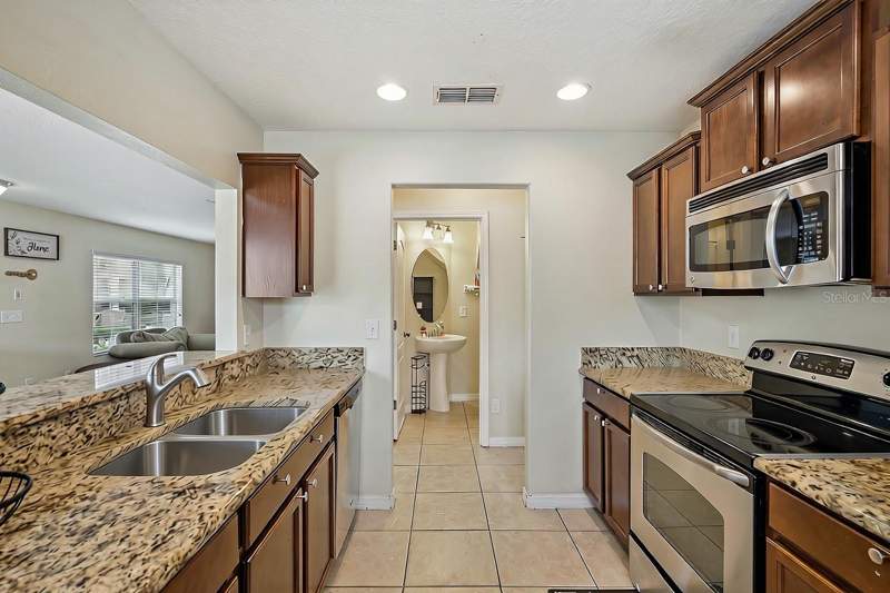3 bedroom Townhouse at 450 Carina Circle, Amberlee Twnhms, Sanford — photo 5