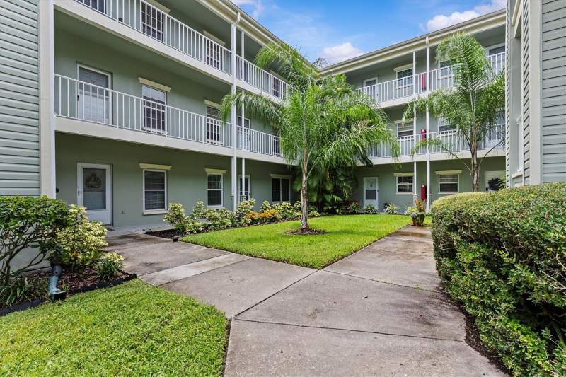 Country Lakes I Condo