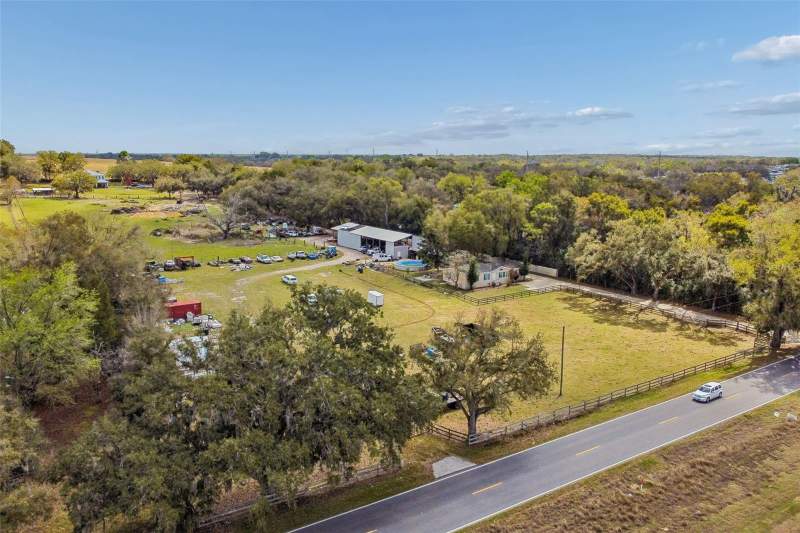 3 bedroom Manufactured Home at 8236 Wire Road, Zephyrhills Colony Co, Zephyrhills — photo 3