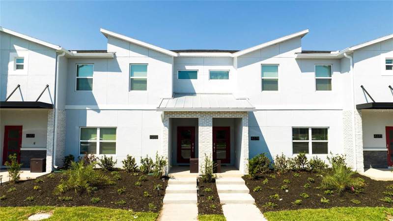 4 bedroom Townhouse at 4383 SCENE LANE, COVE AT STOREY LAKE 5, KISSIMMEE — photo 1
