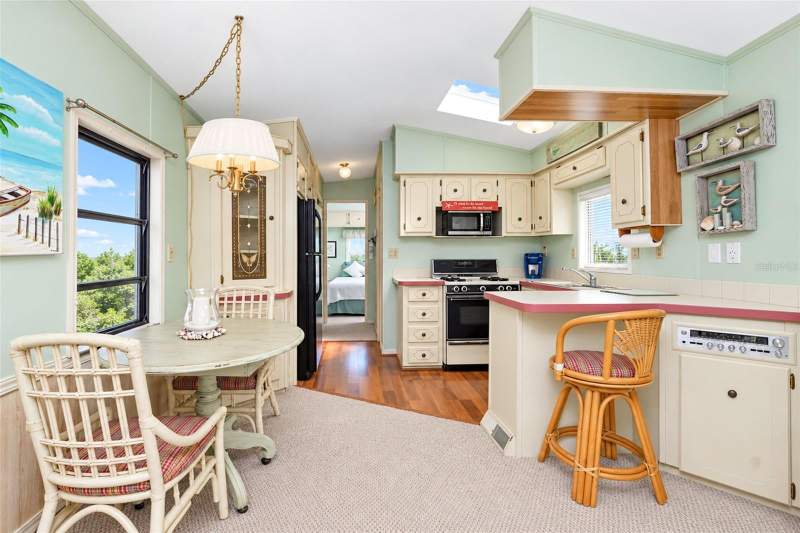 1 bedroom Manufactured Home at 39 Crown Point Drive, Kings Gate Sec I, Nokomis — photo 5