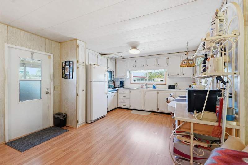 2 bedroom Mobile Home at 64 Rachel Drive, Tarpon Shores Mobile Home Village Unrec, Tarpon Springs — photo 3