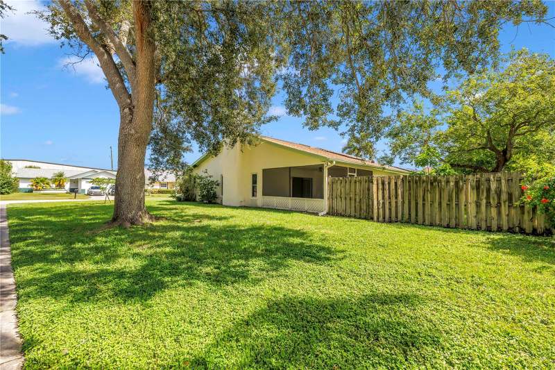 3 bedroom Single Family Residence at 7178 121st Terrace, Pinebrook Estates, Largo — photo 2