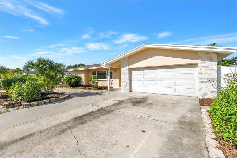 4 bedroom Single Family Residence at 2053 Dolphin Boulevard, Pasadena Golf Club Estates Sec 5, St Petersburg — photo 3