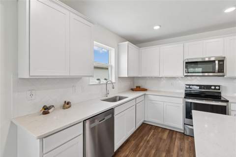 3883 Capri Coast Drive, Plant City FL - photo 13 of 96