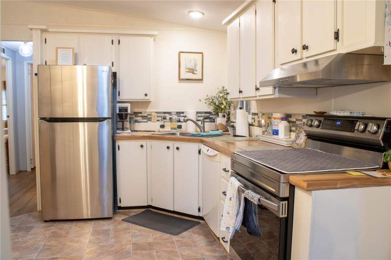 2 bedroom Manufactured Home at 4332 Cherrywood Street, Oakwood Estates, Winter Haven — photo 3