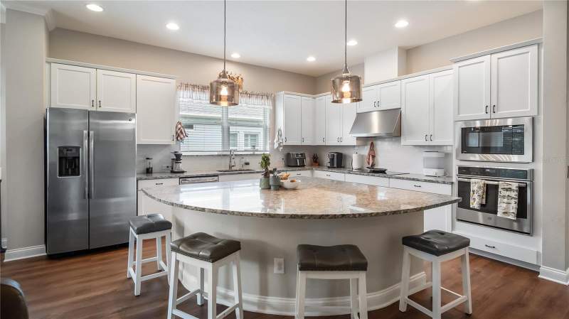 4 bedroom Single Family Residence at 16451 Good Hearth Boulevard, Johns Lake Landing, Clermont — photo 3