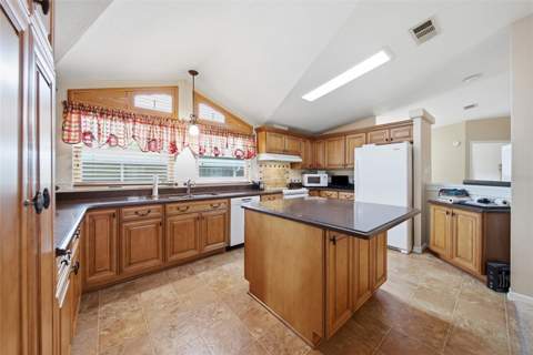 8401 Weatherford Avenue, Brooksville FL - photo 6 of 33