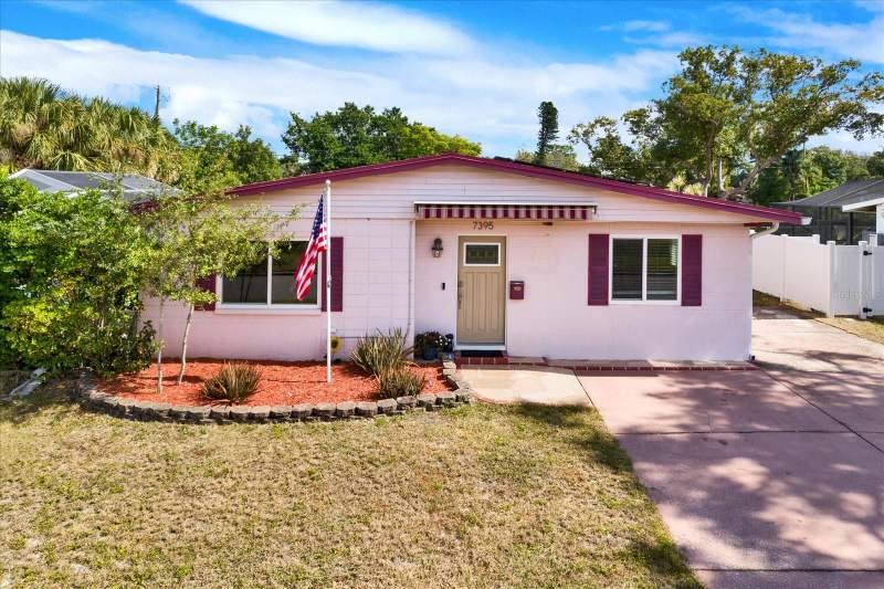 4 bedroom Single Family Residence at 7395 18th Street, Meadow Lawn 11th Add, St Petersburg — photo 3