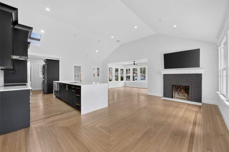 4 bedroom Single Family Residence at 323 E Amelia Street, Highland Park Add, Orlando — photo 5