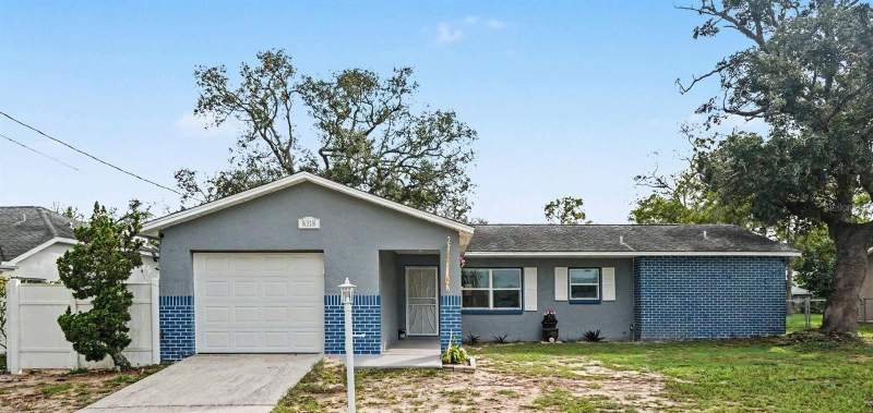 2 bedroom Single Family Residence at 8318 Goodrich Street, Spring Hill, Spring Hill — photo 2