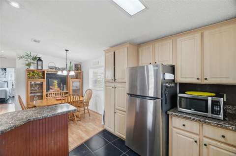 6907 Americana Drive #101, St Petersburg FL - photo 13 of 32