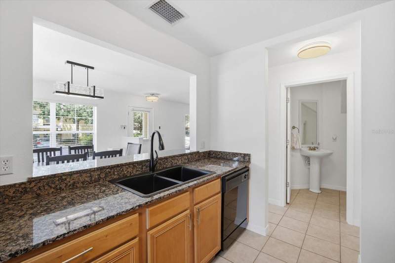 3 bedroom Townhouse at 3435 Castle Stone Court, Kings Mill Ph II, Valrico — photo 4