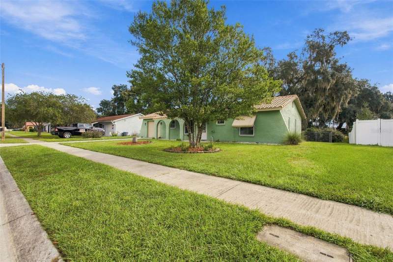 3 bedroom Single Family Residence at 8410 Angela Court, Lake Dorothea Grove, Zephyrhills — photo 5
