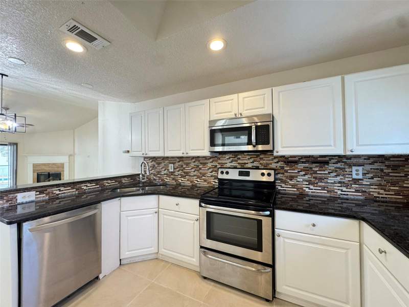 3 bedroom Single Family Residence at 14 York Court, Poinciana Village 2 Nbhd 3, Kissimmee — photo 4