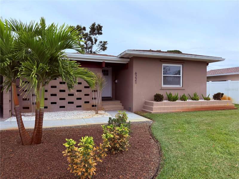 3 bedroom Single Family Residence at 6221 6th Avenue, Eagle Crest, St Petersburg — photo 2