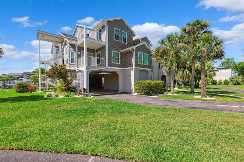 5712 BISCAYNE COURT #103 home for sale in Mariners Way