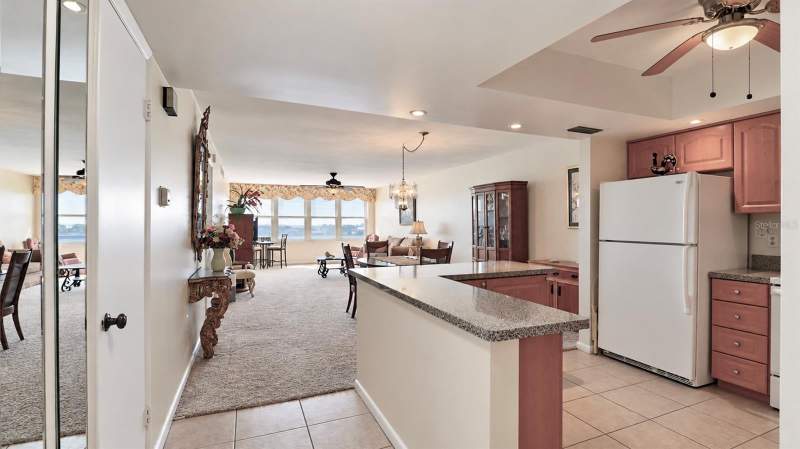 1 bedroom Condominium at 5200 Brittany Drive #606, Bayway Isles Point Brittany Four, St Petersburg — photo 4