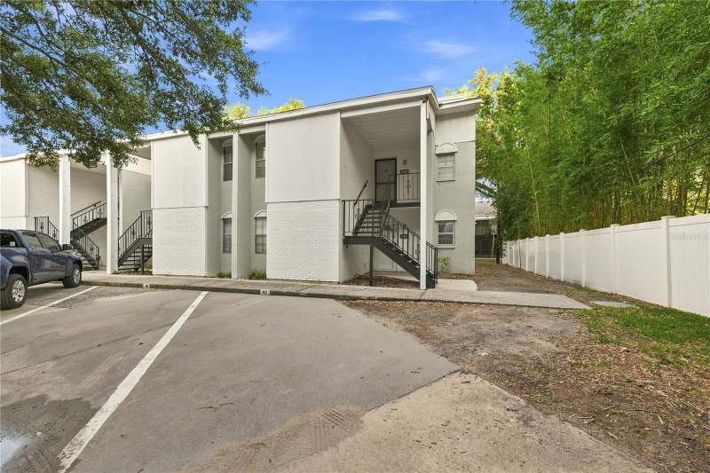 2 bedroom Condominium at 3807 N Oak Drive #D41, Fairoaks North A Condo, Tampa — photo 2
