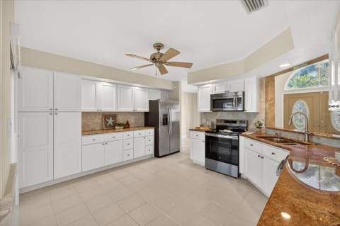 3640 Harborview Court, New Port Richey FL - photo 16 of 95
