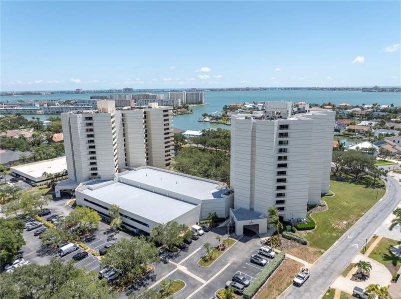 3 bedroom Condominium at 5950 Pelican Bay Plaza #601, Pelican Bay Yacht Club Condo Bldg A, Gulfport — photo 2