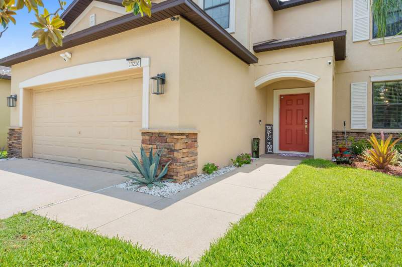 6 bedroom Single Family Residence at 13216 Wellington Hills Drive, Summerfield Crossings Village 2 Tr, Riverview — photo 4