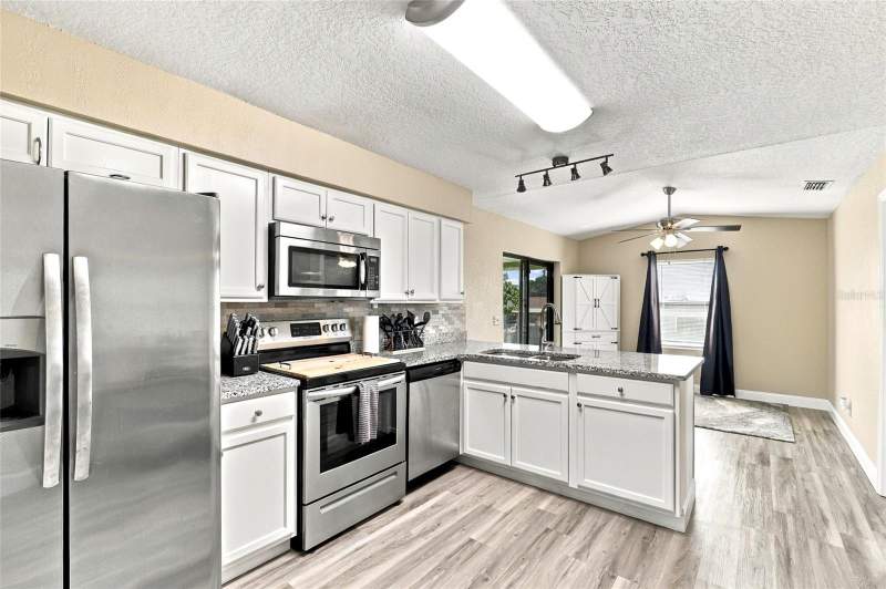 3 bedroom Single Family Residence at 13247 SW 3rd Court, Turning Pointe Estate, Ocala — photo 4