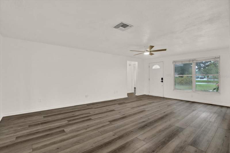 3 bedroom Single Family Residence at 5995 Blossom Lake Drive, Blossom Lake Village Sec 2, Seminole — photo 4