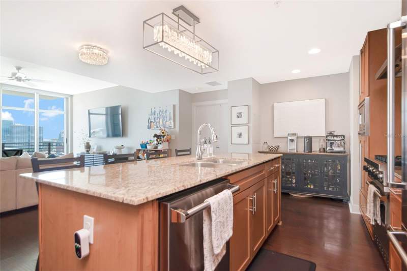 2 bedroom Condominium at 1120 E Kennedy Boulevard #1211, Grand Central At Kennedy Resid, Tampa — photo 4