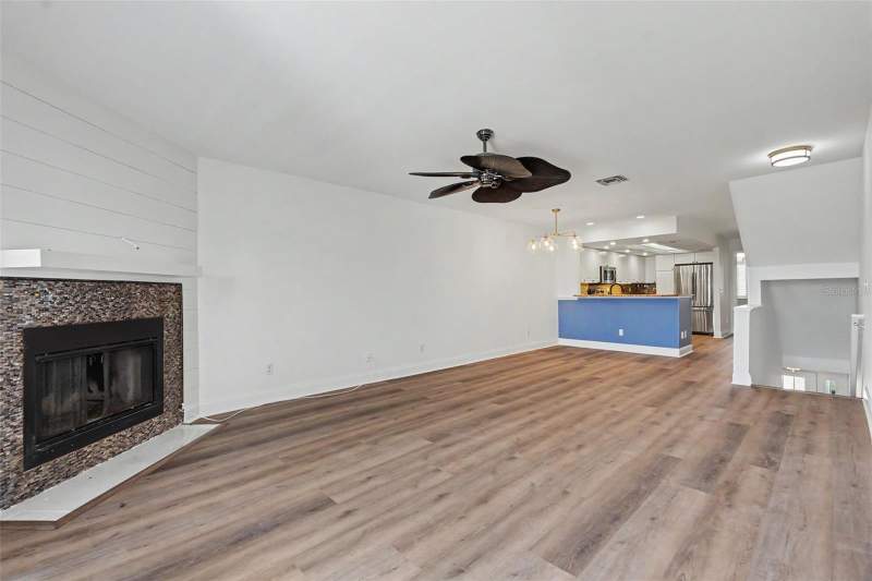 3 bedroom Townhouse at 269 MADEIRA CIRCLE, PALMS OF TIERRA, ST PETERSBURG — photo 5