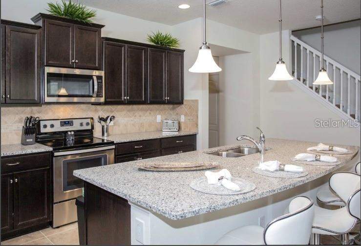 5 bedroom Townhouse at 8875 Geneve Ct, Windsor At Westside Ph 2B, Kissimmee — photo 3