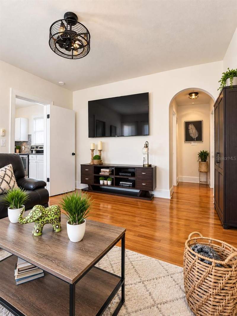 2 bedroom Single Family Residence at 217 E Cypress Street, Davenport, Davenport — photo 5