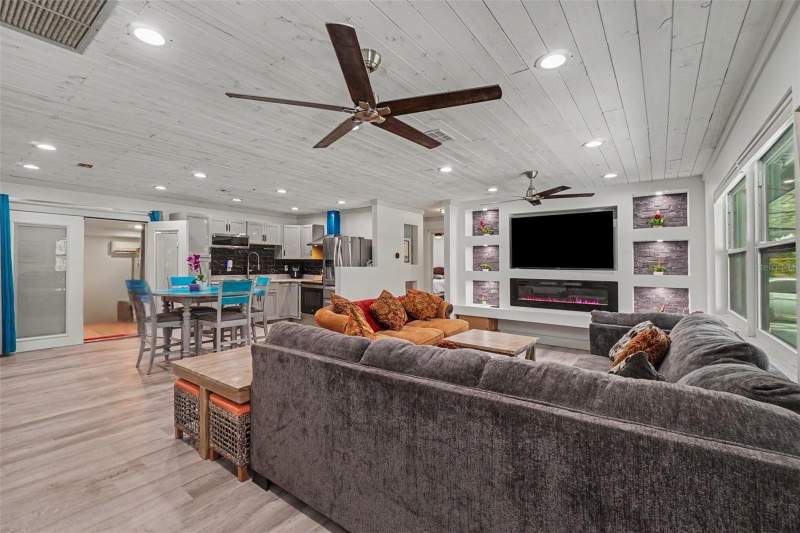 5 bedroom Single Family Residence at 3728 Gasparilla Street, P I Tropical Homesites, St James City — photo 3